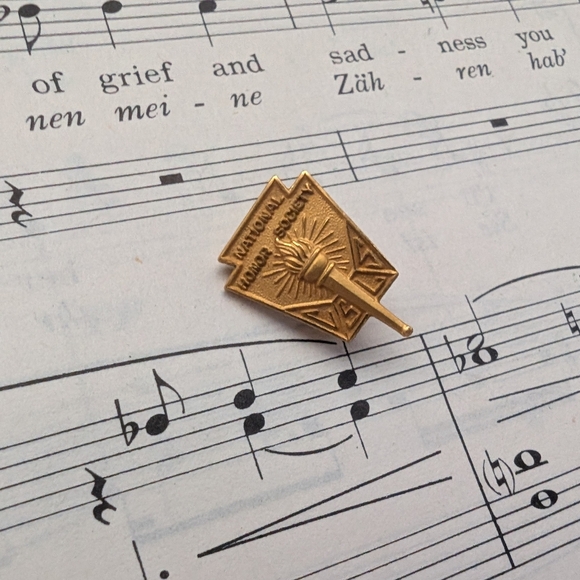 Gold National Honor Society Pin - Picture 1 of 5